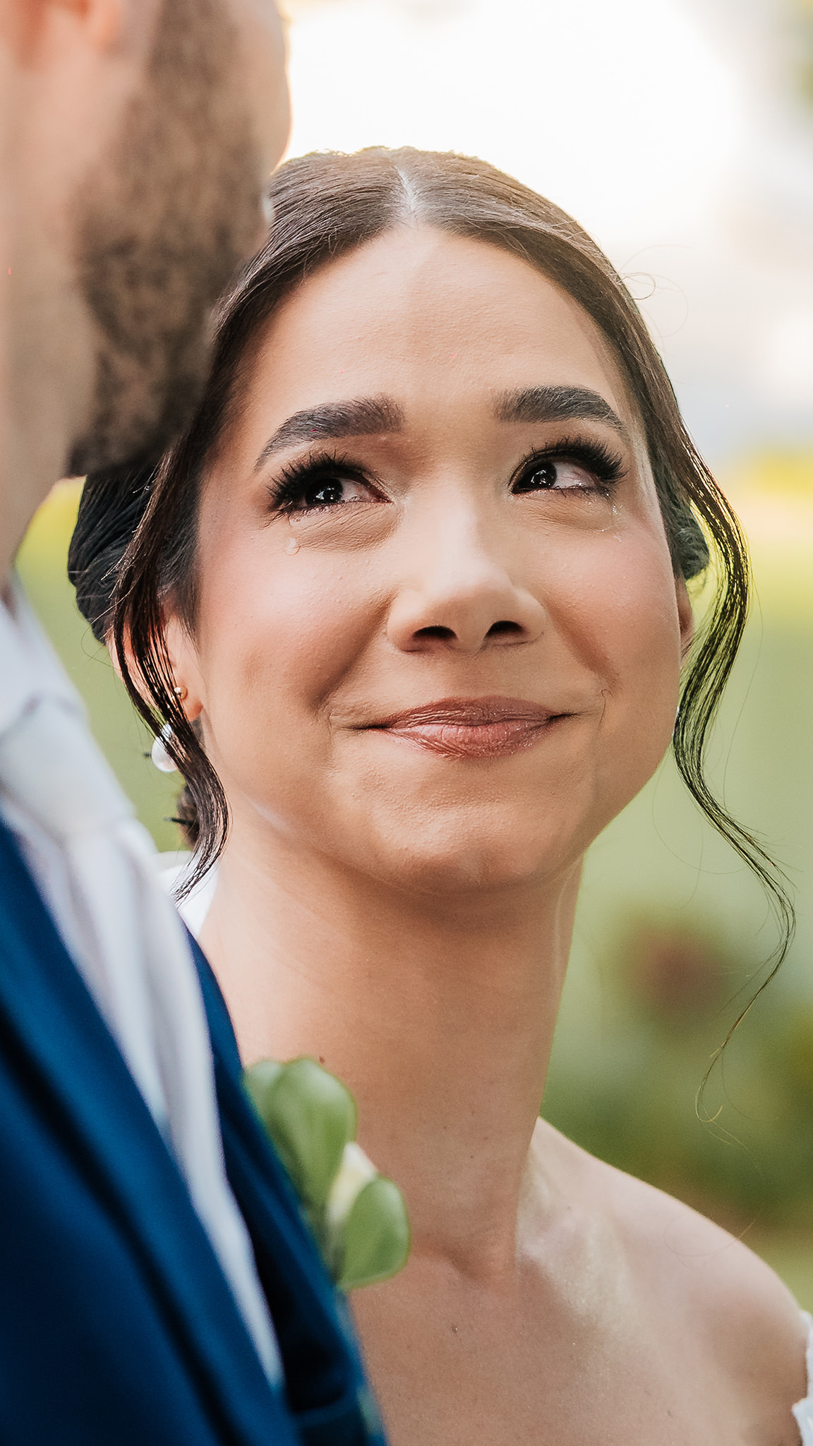Família emocionada no casamento
